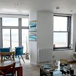 The Pearl Suite By Margate Suites